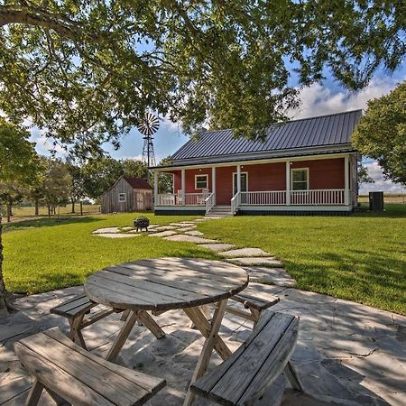 Peaceful Schulenburg Farmhouse With Fire Pit And Grill Экстерьер фото