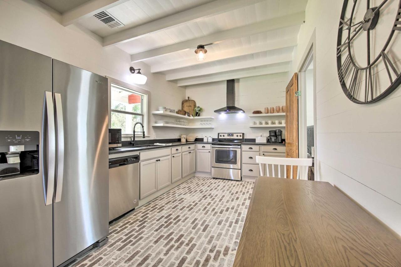 Peaceful Schulenburg Farmhouse With Fire Pit And Grill Экстерьер фото