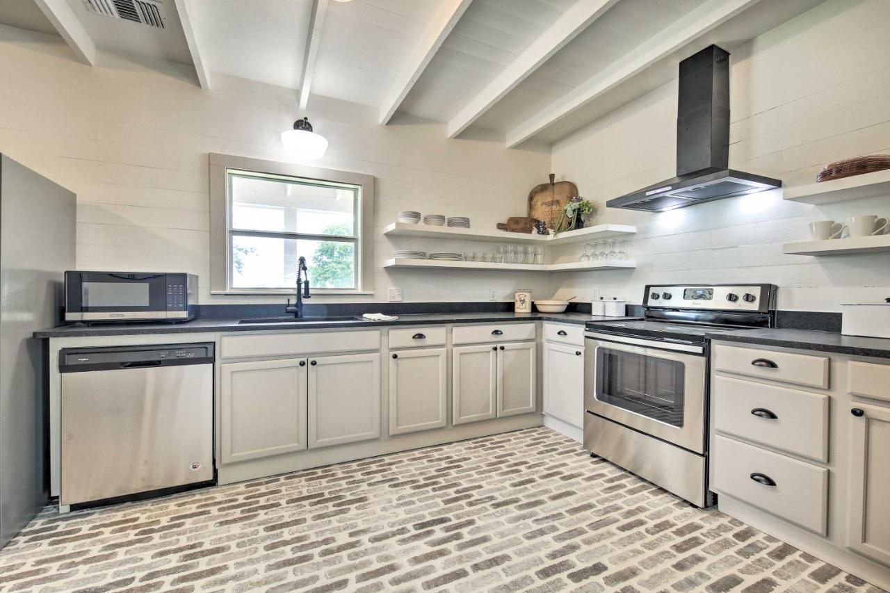 Peaceful Schulenburg Farmhouse With Fire Pit And Grill Экстерьер фото