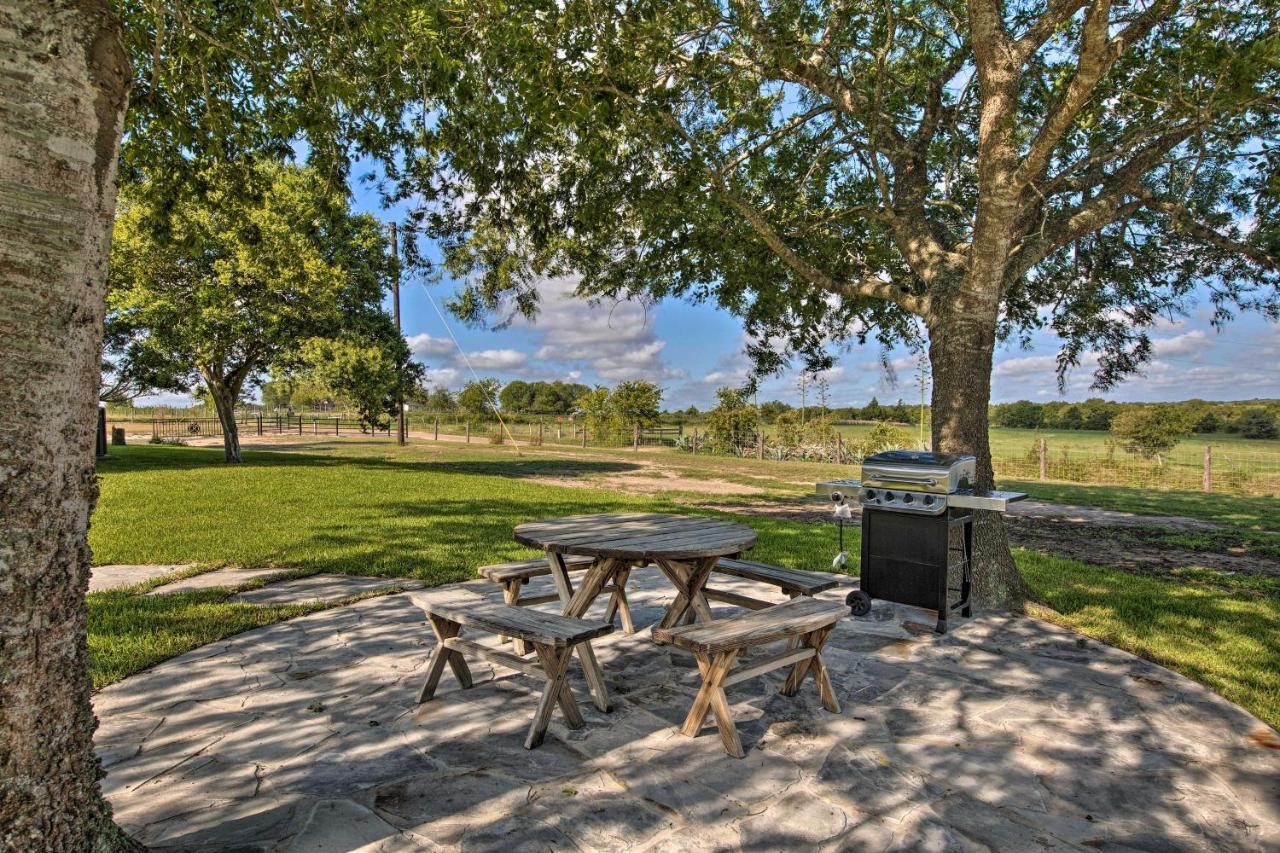 Peaceful Schulenburg Farmhouse With Fire Pit And Grill Экстерьер фото