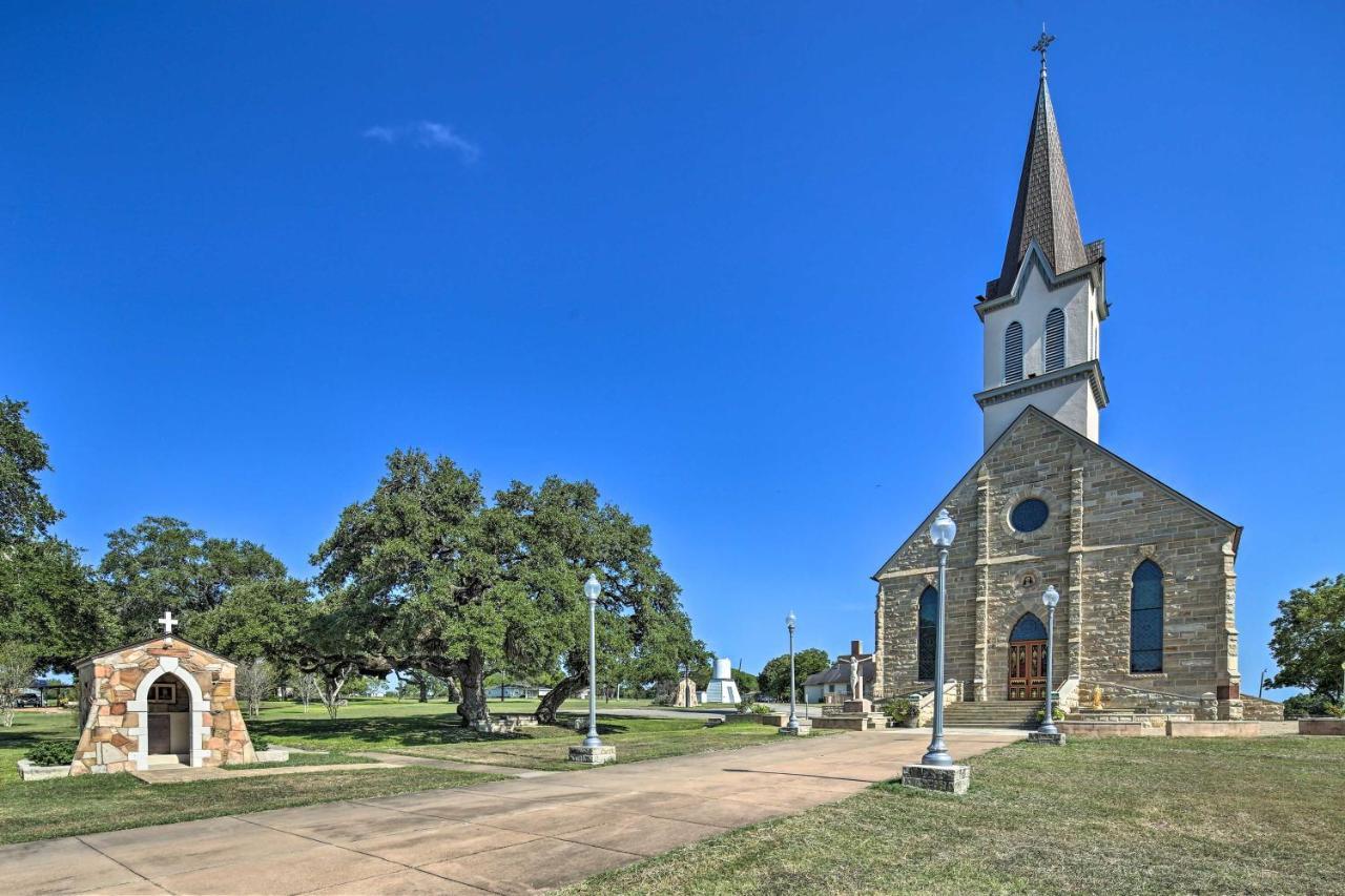 Peaceful Schulenburg Farmhouse With Fire Pit And Grill Экстерьер фото
